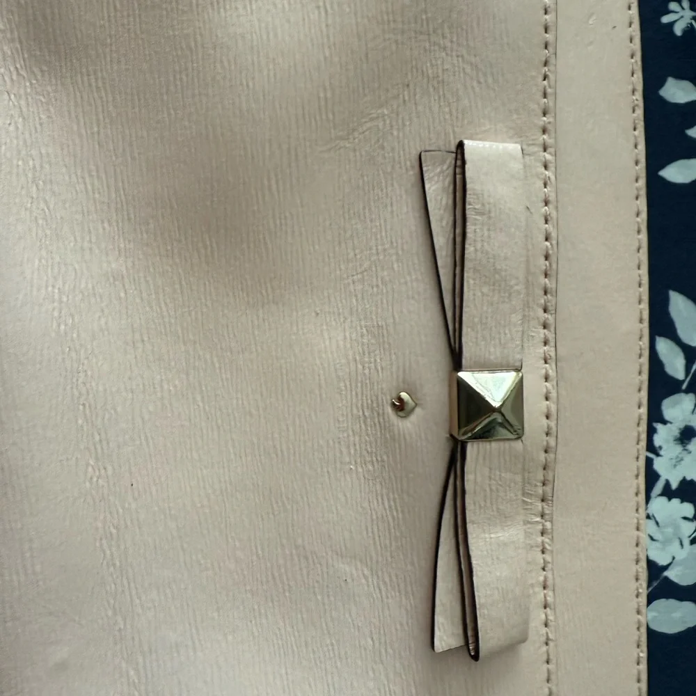 Kate Spade Blush Pink Crossbody Bag with 🎀 – - Picture 3 of 7